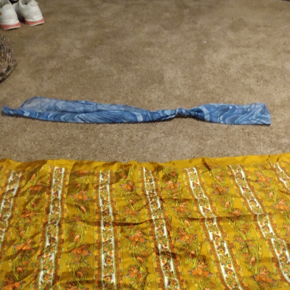 Scarfs - Picture 4 of 5